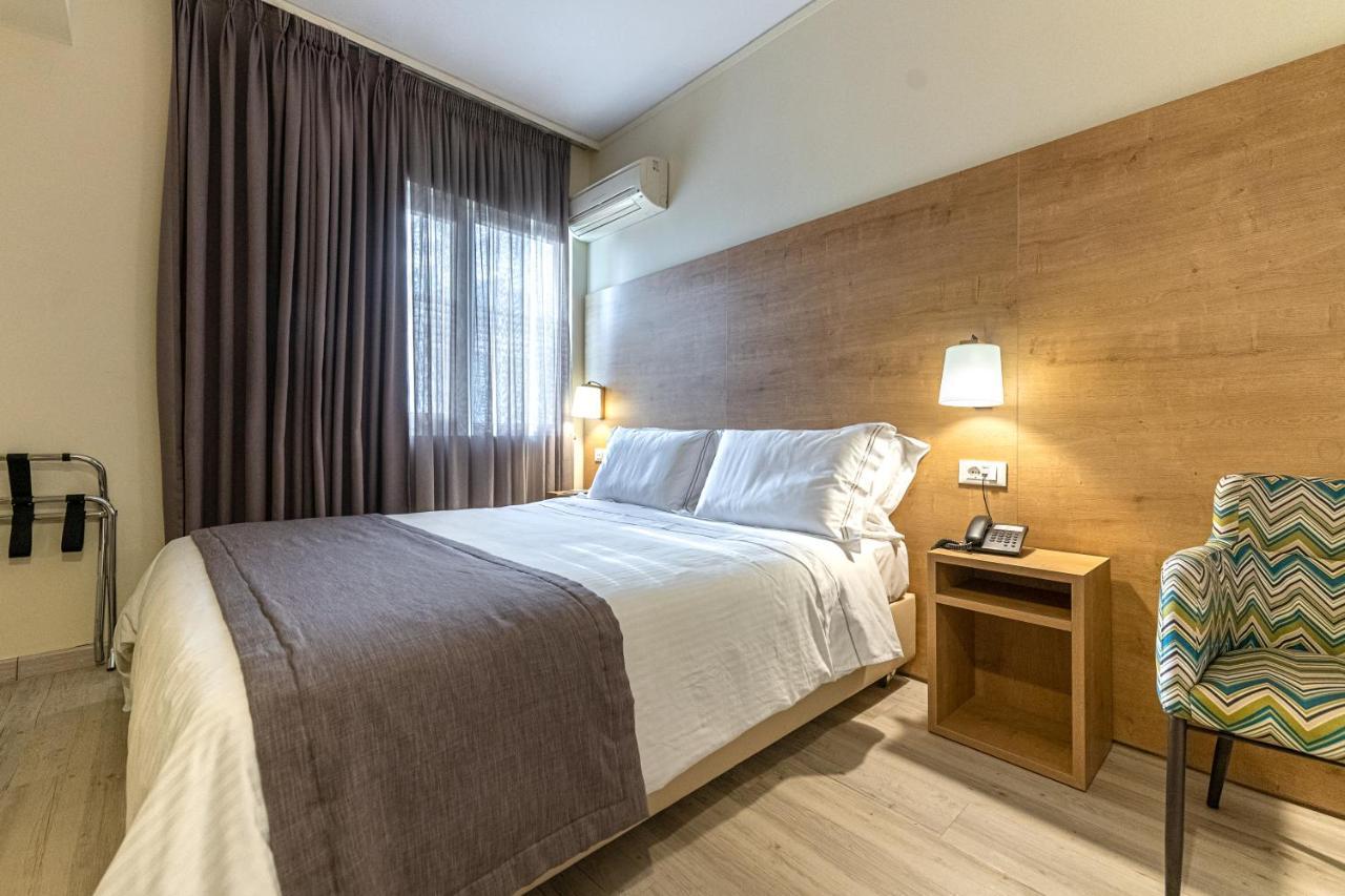 Polis Grand מלון 4*
