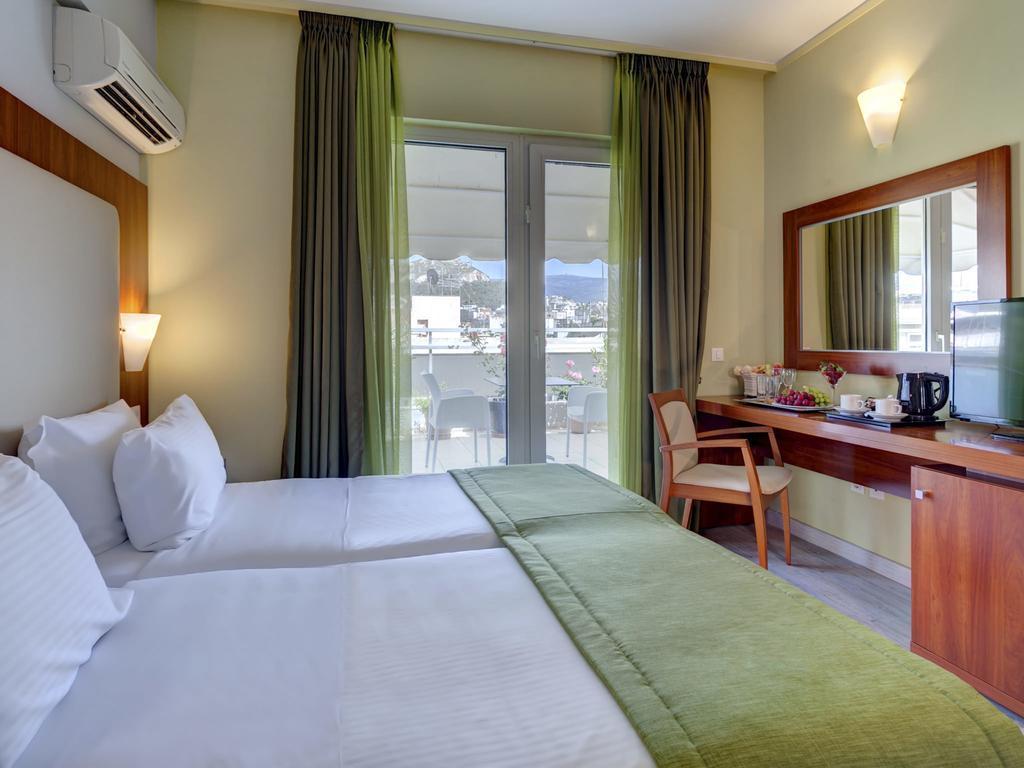 Polis Grand מלון 4*