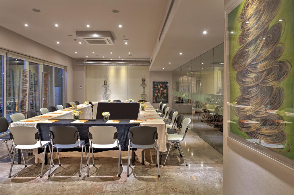 מלון Polis Grand 4*
